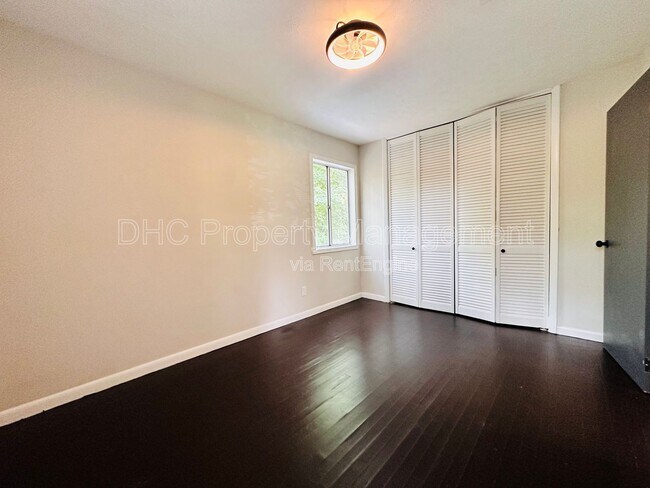 Building Photo - 3222 Apache Dr