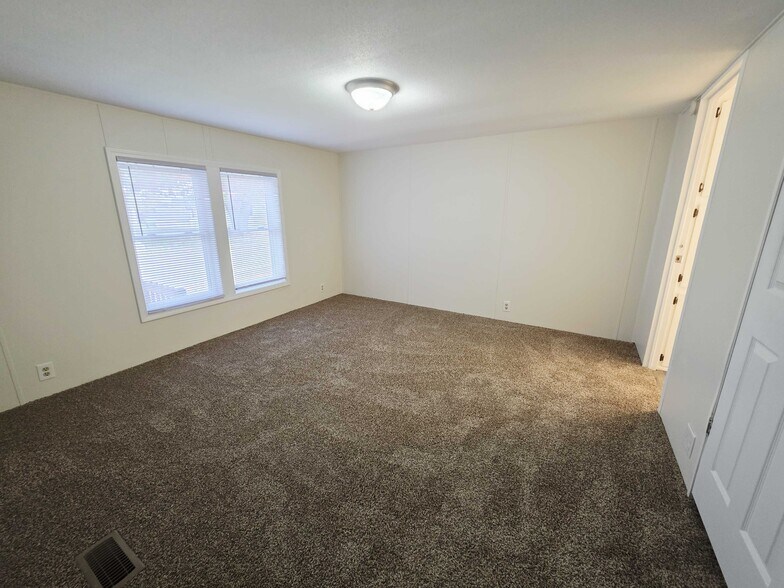 Building Photo - 3683 Pinoak St