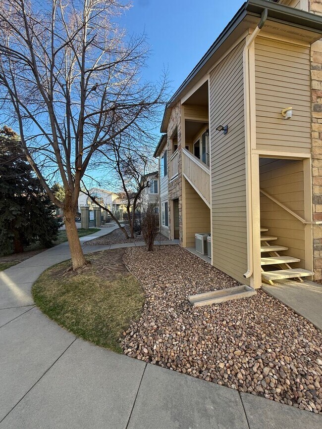 Building Photo - SPACIOUS 2bd/2ba Condo- Available NOW!