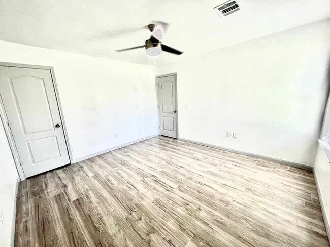 Building Photo - 1242 Chevy Chase Dr
