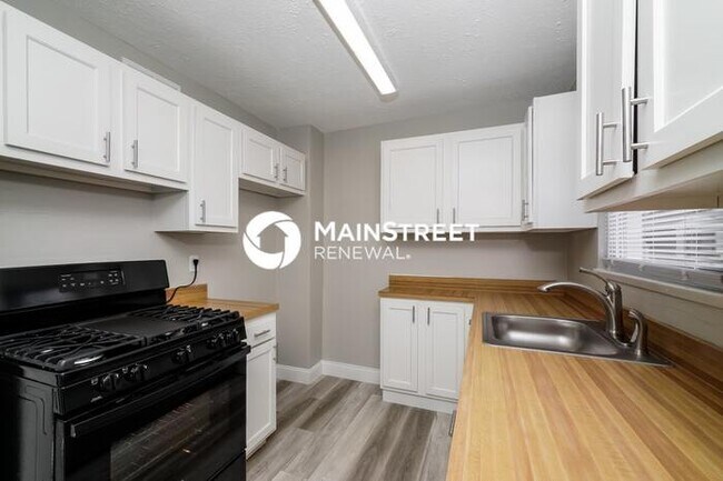 Building Photo - 3 Bedroom Pet-Friendly Home in LOUISVILLE, KY with Main Street Renewal