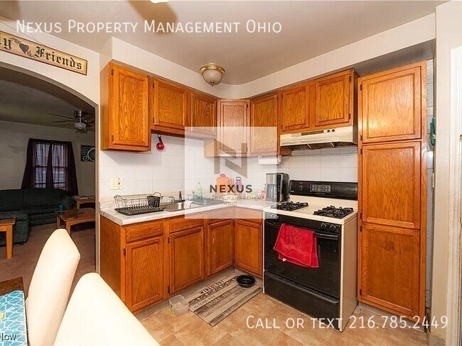 Building Photo - 4381 E 175th St