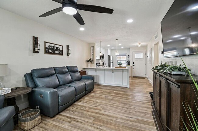 Building Photo - 9032 Mission Oaks Blvd