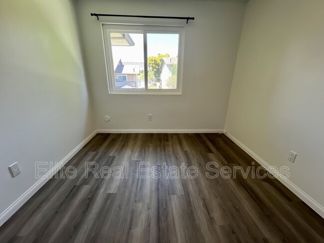 Building Photo - 10633 Aristocrat Ct
