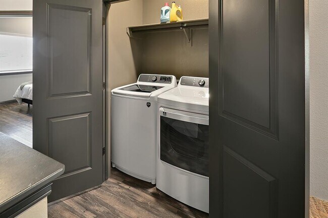 Building Photo - 1451 Associates Ave