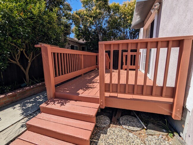 Building Photo - 209 N Idaho St