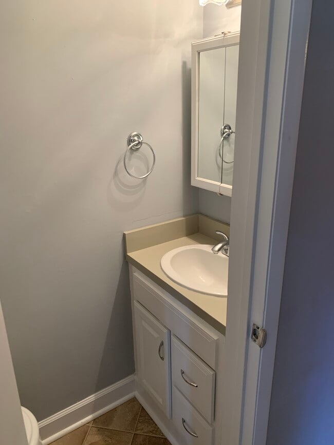 Building Photo - 5758 E Hastings Arch