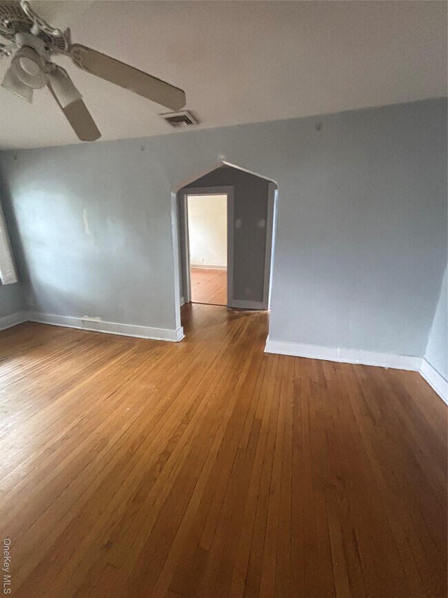 Building Photo - 457 Montauk Hwy