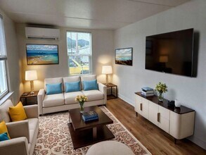 Building Photo - 173 E Everett Ave