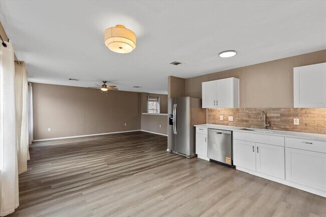 Building Photo - 5621 Abby Ann Ln