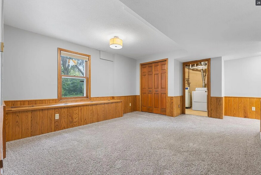 Building Photo - 1900 Vernon Dr S