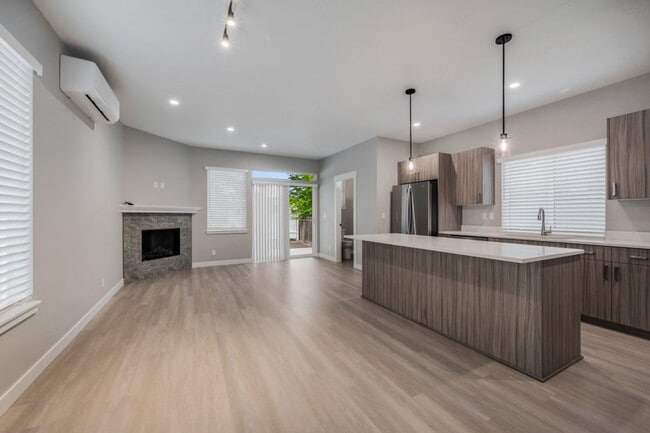 Building Photo - Beautiful Home in CDA for Rent