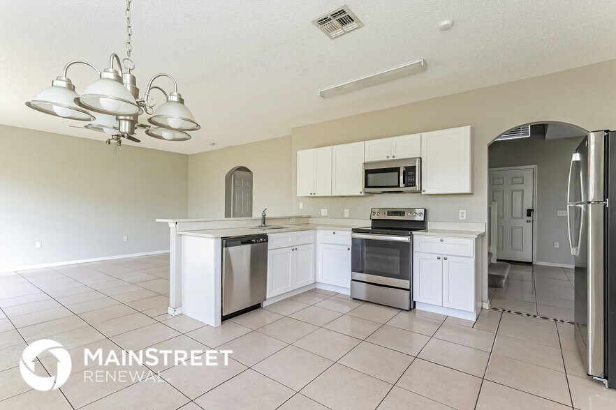 Building Photo - 637 S Delmonte Ct