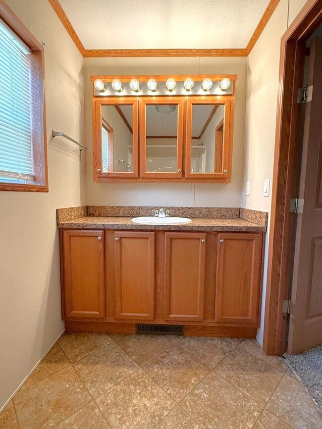 Building Photo - 3 bedroom, 2 bath Mobile Home