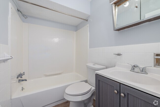 Unit 4 - 625SF - Bathroom - 12204 Madison Ave