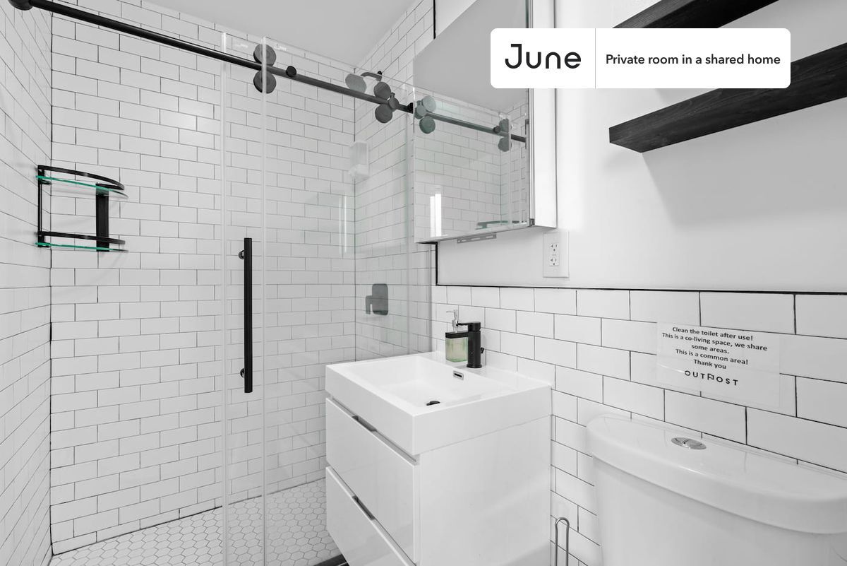 Building Photo - Prime Private ROOM in Bed-Stuy