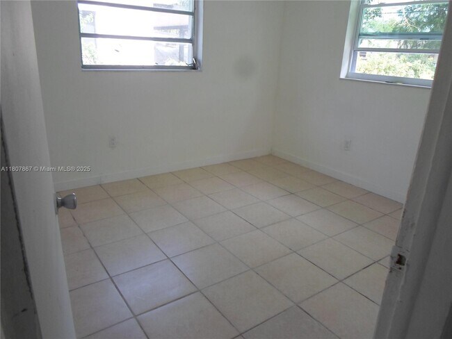 Building Photo - 60 NE 184th Terrace