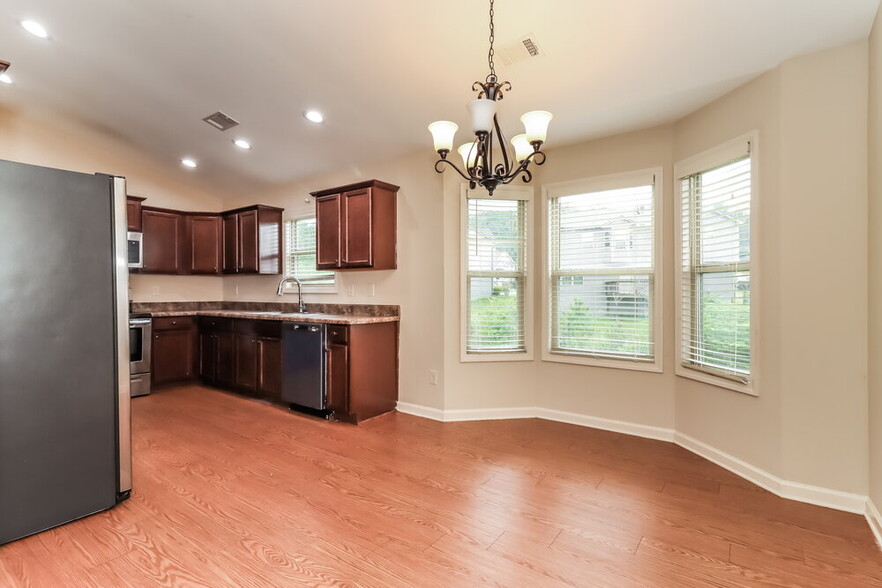 Building Photo - 202 Comet Ct
