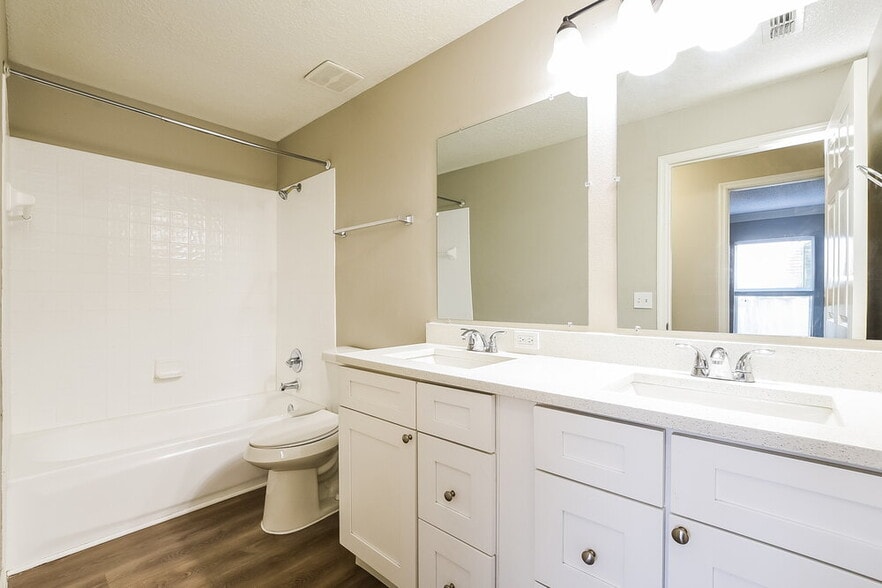 Building Photo - 4201 Shadow Creek Cir