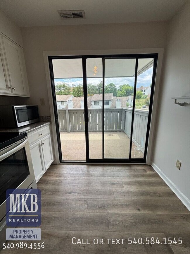 Building Photo - 2527 Gatehouse Ln