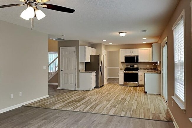 Building Photo - 1128 Grandview Cir