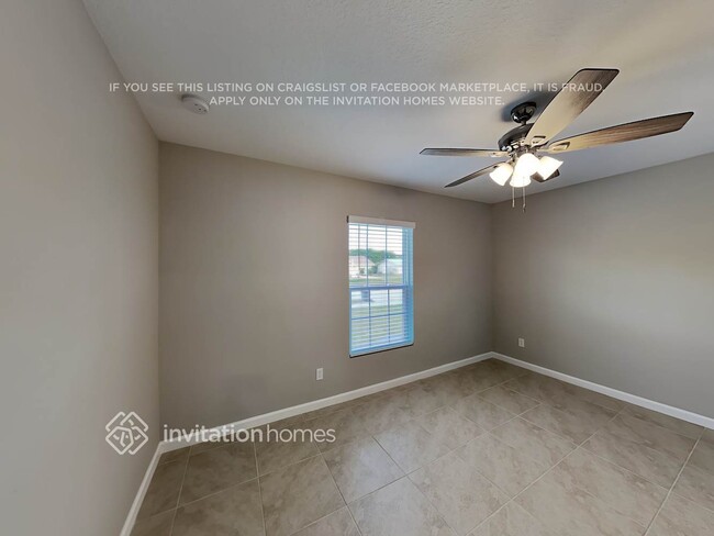 Building Photo - 1762 SW Airoso Blvd
