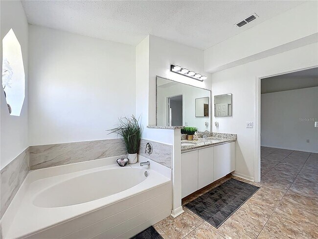 Building Photo - 3155 Atwater Dr