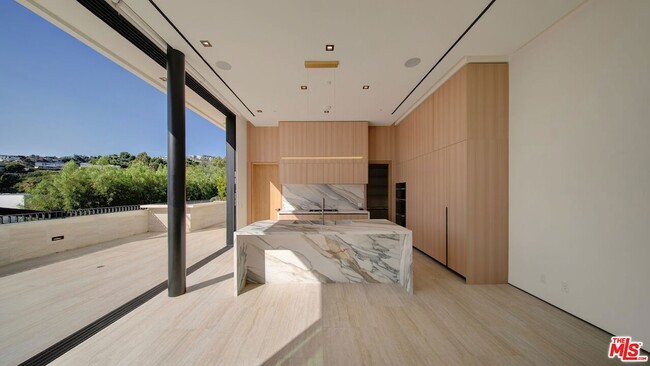 Building Photo - 8765 Hollywood Blvd