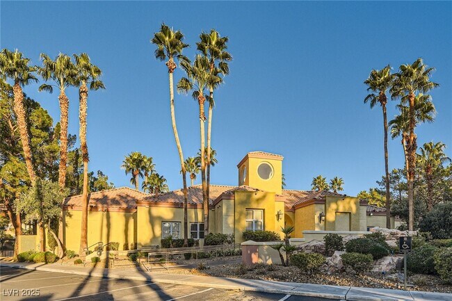 Building Photo - 210 E Flamingo Rd