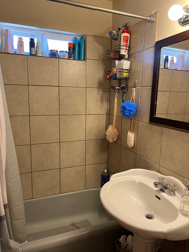 Building Photo - 1411 26th St