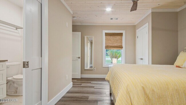 Building Photo - 307 Dolphin Dr