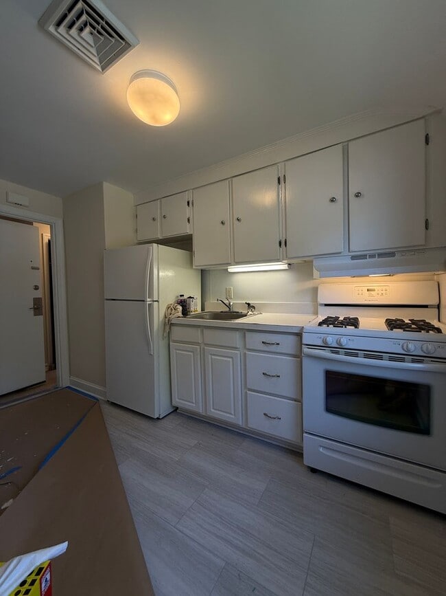 Building Photo - 212 Manheim Ave