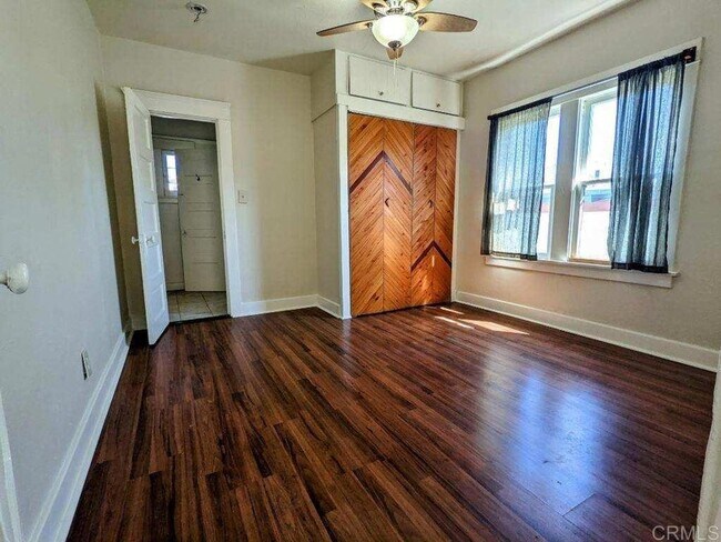 Building Photo - 517 24th St