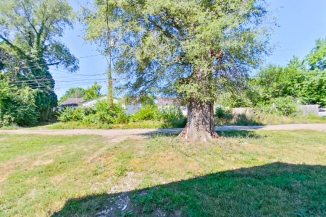 Building Photo - 671-673-673 S Wheatland Ave