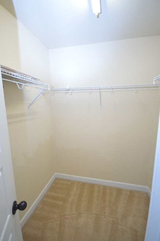 Building Photo - 204 Station Dr