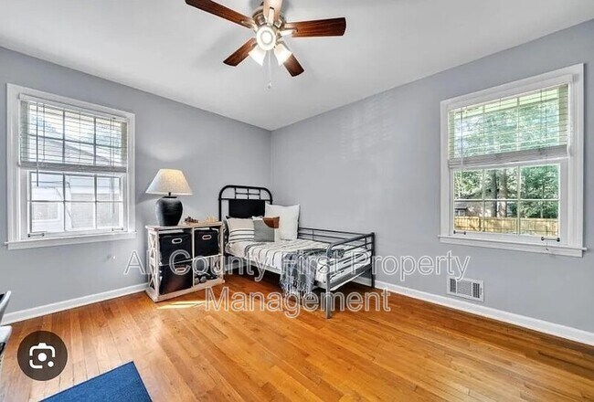 Building Photo - 4106 N Shallowford Rd