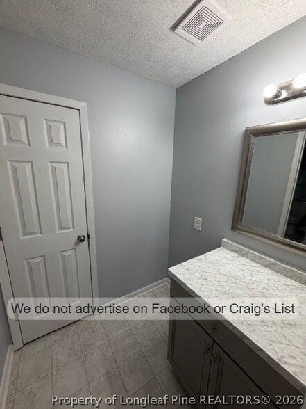 Building Photo - 1104 Barwin Dr