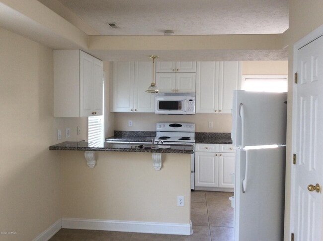 Building Photo - 500 Sea Knight Ln