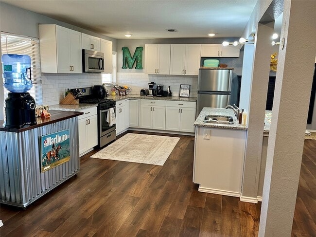 Building Photo - 715 North Ave