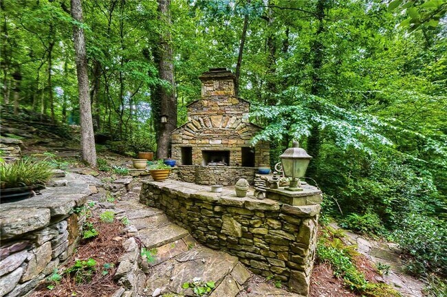 Building Photo - 570 Idlewood Dr NW