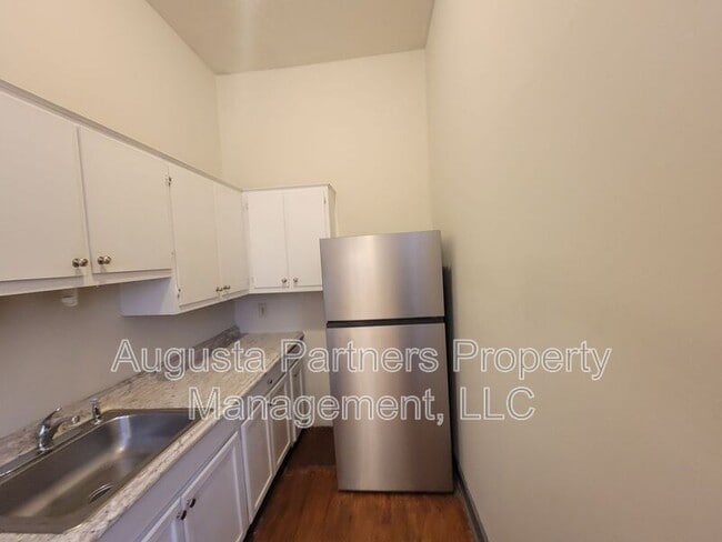 Building Photo - 508 3rd St