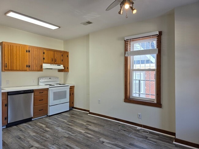 Building Photo - 420 W 22nd St