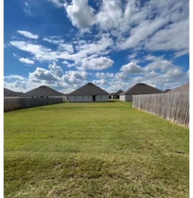Building Photo - Beautiful 3 bed / 2 bath home with fenced back yard - Nettleton!!