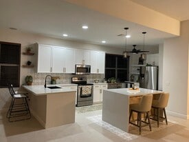 Building Photo - 180 Seminole Lakes Dr