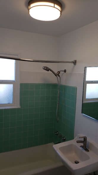 Building Photo - 724 Cory Dr