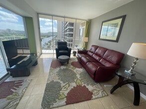 Building Photo - Fully furnished with amazing panoramic views.