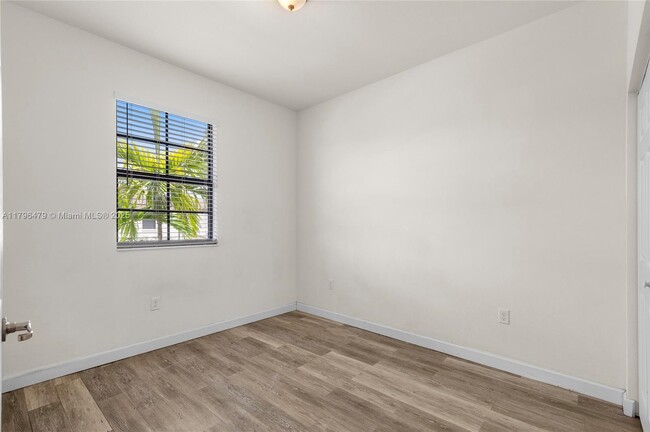 Building Photo - 9314 W 33rd Ln