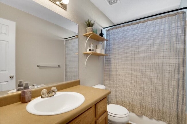 Building Photo - 2205 Meadowlark Ln