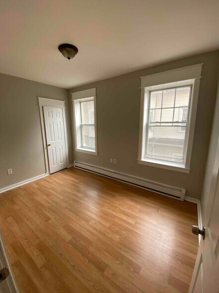 Building Photo - 114 Ashley St