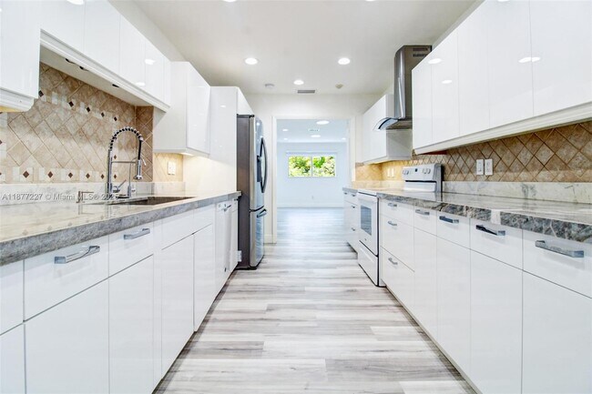 Building Photo - 5785 SW 160th Ave